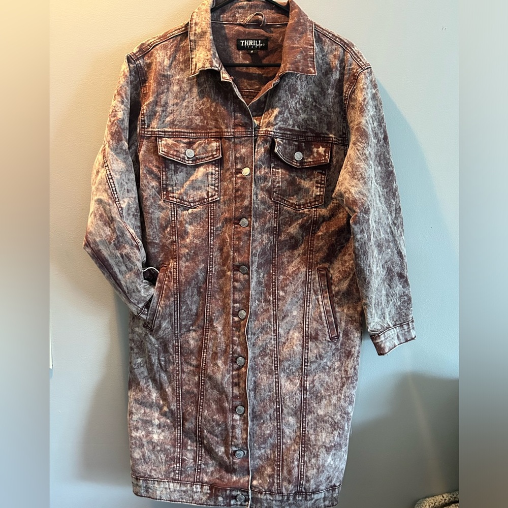 Thrill long line acid wash denim jacket. SZ Medium.